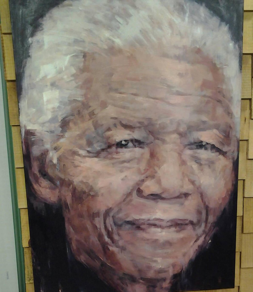 Today 7 years ago Nelson Mandela passed away. This is a thread on how I heard the news &amp; what followed:
At the time, I hosted a breakfast TV show with (among other talented people like <a href="/RozMcK/">Roz McKenzie</a> &amp; <a href="/PierreBreytenb/">Pierre Breytenbach</a>) SA’s most iconic TV host - of all time - 
Riaan Cruywagen.