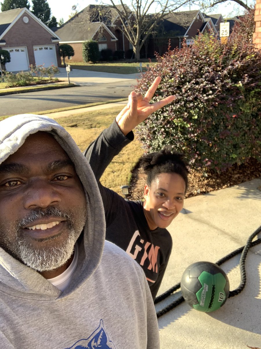 Kwray54's tweet image. Good Morning Twitter! Great workout with the wifey this morning Dr. @kray1994  1 Mile warm up then 3 rounds of RayFamily Crossfit! Leggo! #WorkWorkWork #GetBetter #GoalsToMeet #TrenchMob