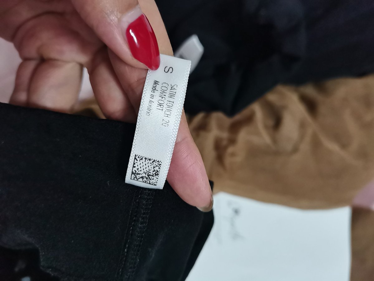 黑色，暗蓝色，肤色！要买就买全了，就是喜欢wolford的质感！看起来就显得高级！大爱！ https://t.co/Pq7qDJaSAj
