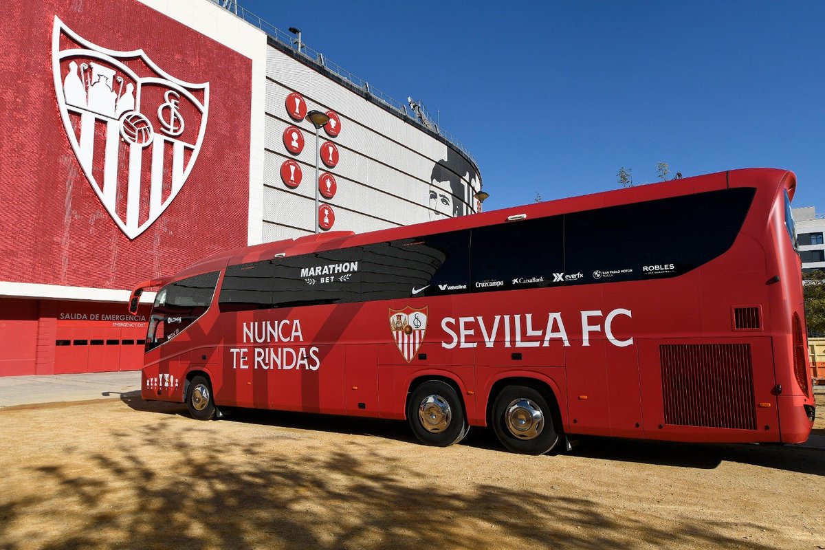 SevillaFC's tweet photo. 📸 🚌 ❤️

#WeareSevilla #NuncaTeRindas https://t.co/UIbGqpSi4a