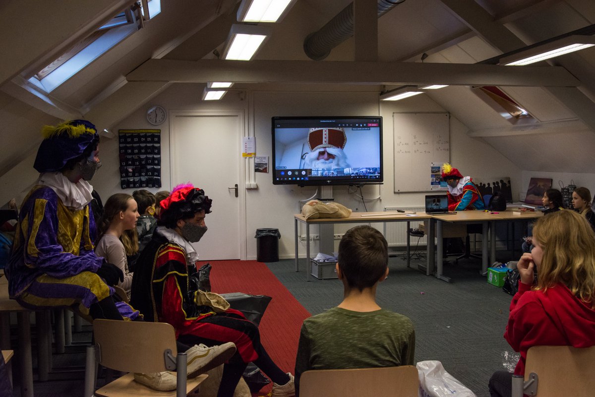 celeanum's tweet image. Gelukkig sloeg Sint in corona-tijd het Celeanum niet over. Via een Teamsverbinding – de Sint werkt immers vanuit huis – sprak hij leerlingen en personeel toe. Fijne Sinterklaasavond allemaal! celeanum.nl/sint/