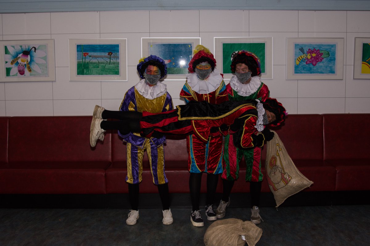 celeanum's tweet image. Gelukkig sloeg Sint in corona-tijd het Celeanum niet over. Via een Teamsverbinding – de Sint werkt immers vanuit huis – sprak hij leerlingen en personeel toe. Fijne Sinterklaasavond allemaal! celeanum.nl/sint/