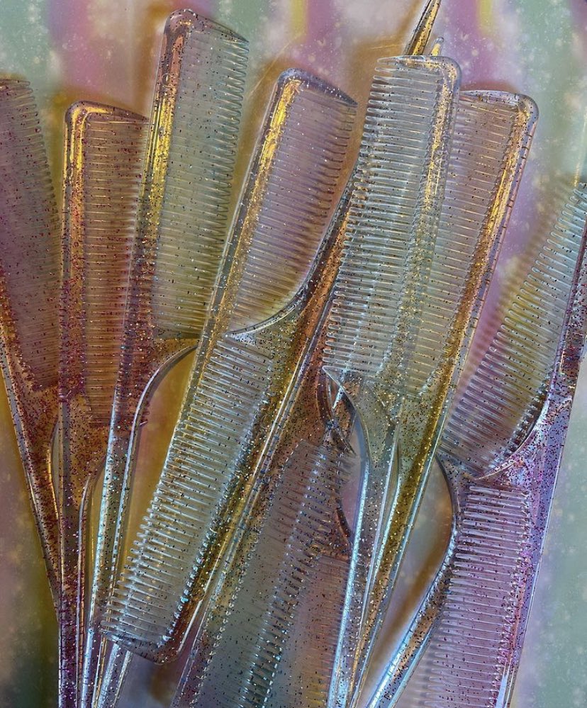 Bomblashes1's tweet photo. These are our hair combs.very great for your hair .it doesn’t break your hair it’s very smooth🥳🦄
Shop @ https://t.co/3hHGFolwZI
•
•
•
•
#minkeyelashes #minklasheswholesale #lashes #lashvendors #lashvendorsmink   #lashvendorsusa #silklashes #minkeyelashvendors #minkeyelashe https://t.co/BCCHx5hO6o