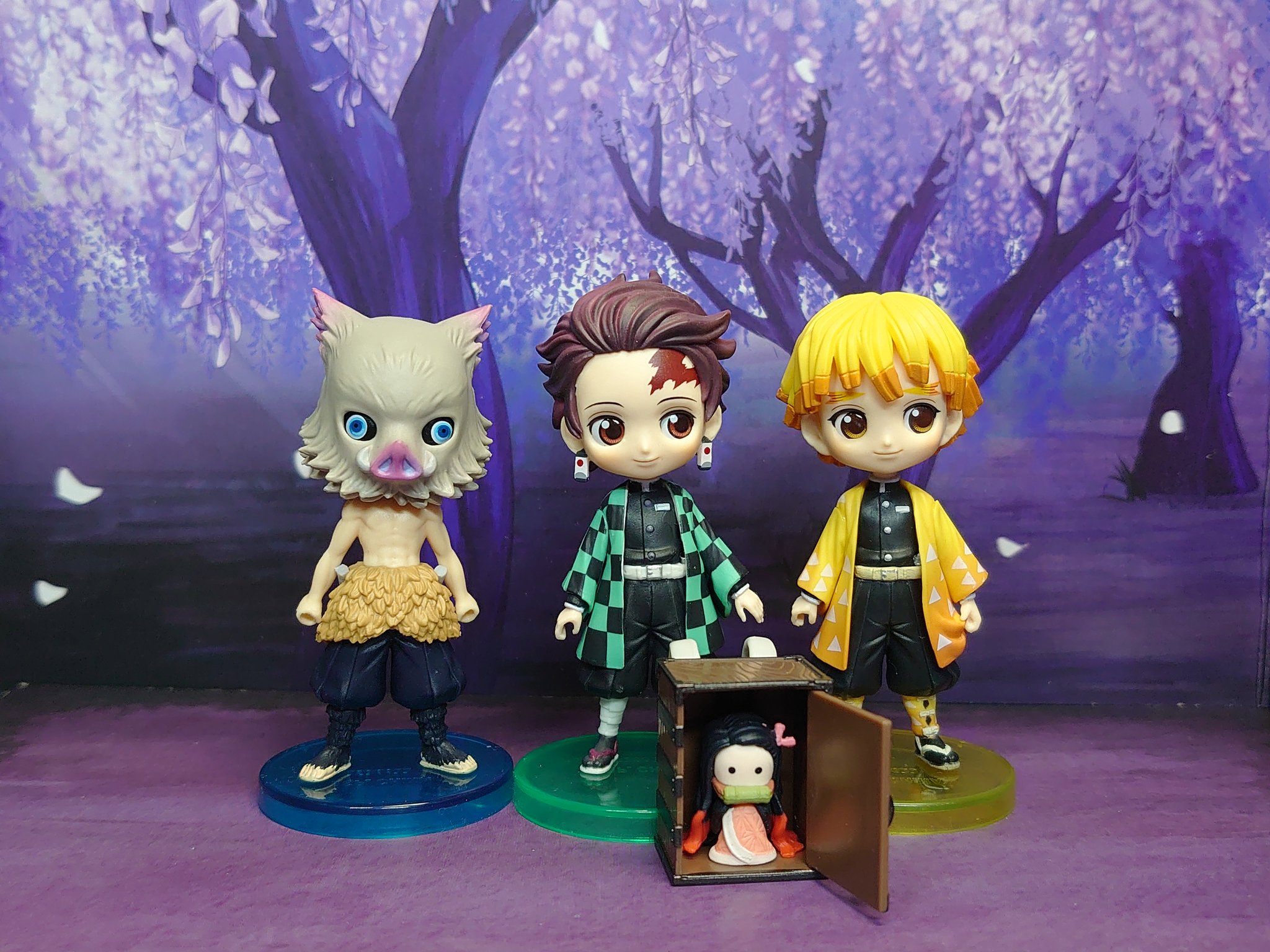 Anna 鬼滅の刃23巻特装版フィギュア開封 Qposket Petitだとこんな小さいのか ねんどろぷち位 鬼滅の刃 用に作られた様 と話題だったキャンドゥの背景ボードをやっと使ってパッと撮ってみました 藤の花なのにチビ禰豆子を入れちゃったのは目をつぶっ