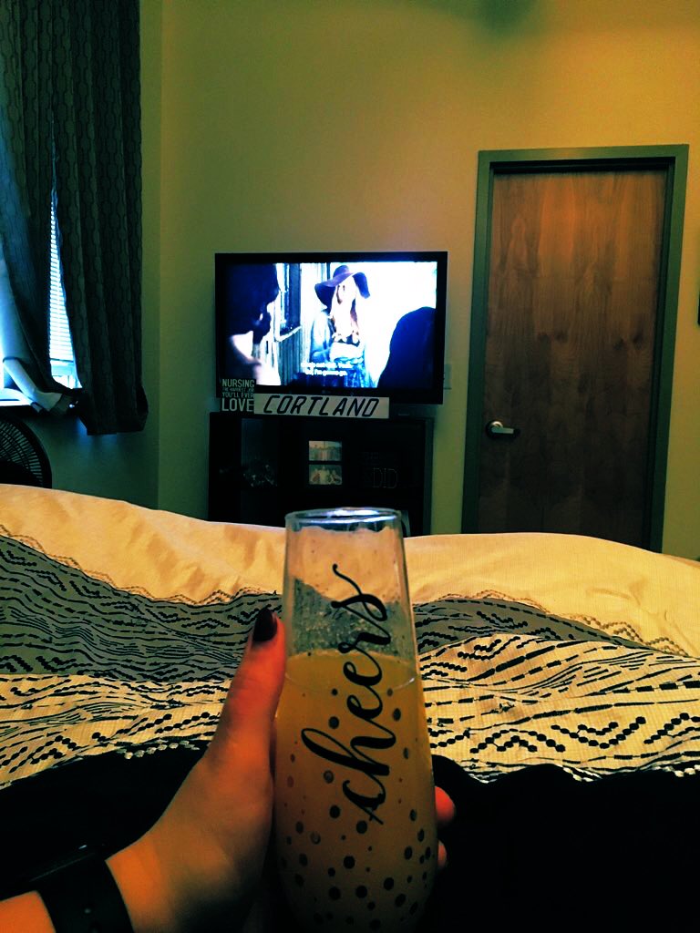 BriannaGaughran's tweet photo. How to celebrate working 9 nights in a row between two full time jobs & OT and having one night off tonight ๐ฅ๐ฅ#eatsleepmedicine #marriedtomyjob #whatissunlight #mimosasinbed https://t.co/G0rUxmYNWy