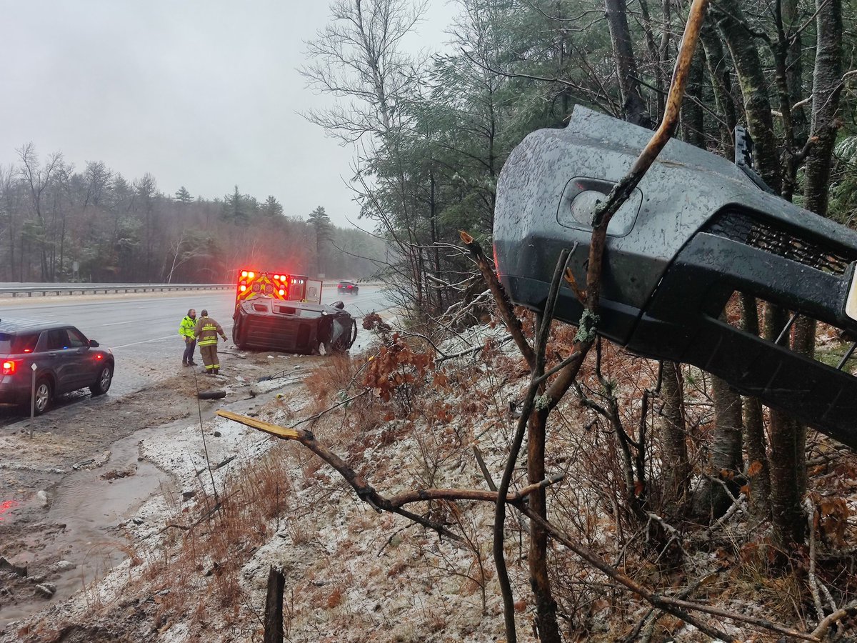 UVFDstation72's tweet photo. We are responding to multiple accidents as this tweet is sent. Roads are very icy.  #unionct #traffic #i84 https://t.co/o7x3Rkfv64