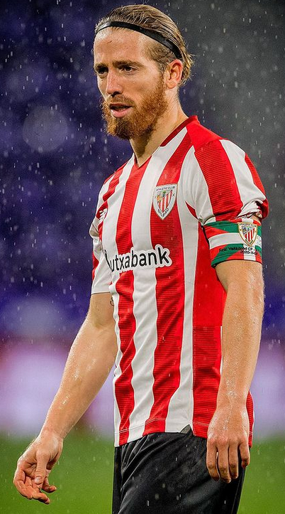 Iker Muniain,MOC/AG (1992)Athletic Bilbao2 sélectionsLui aussi plutôt fragile (2 ruptures des ligaments croisés) et très attendu à ses débuts, Muniain est aujourd'hui capitaine de son club de coeur et candidat à une place parmi les 23 cet été.