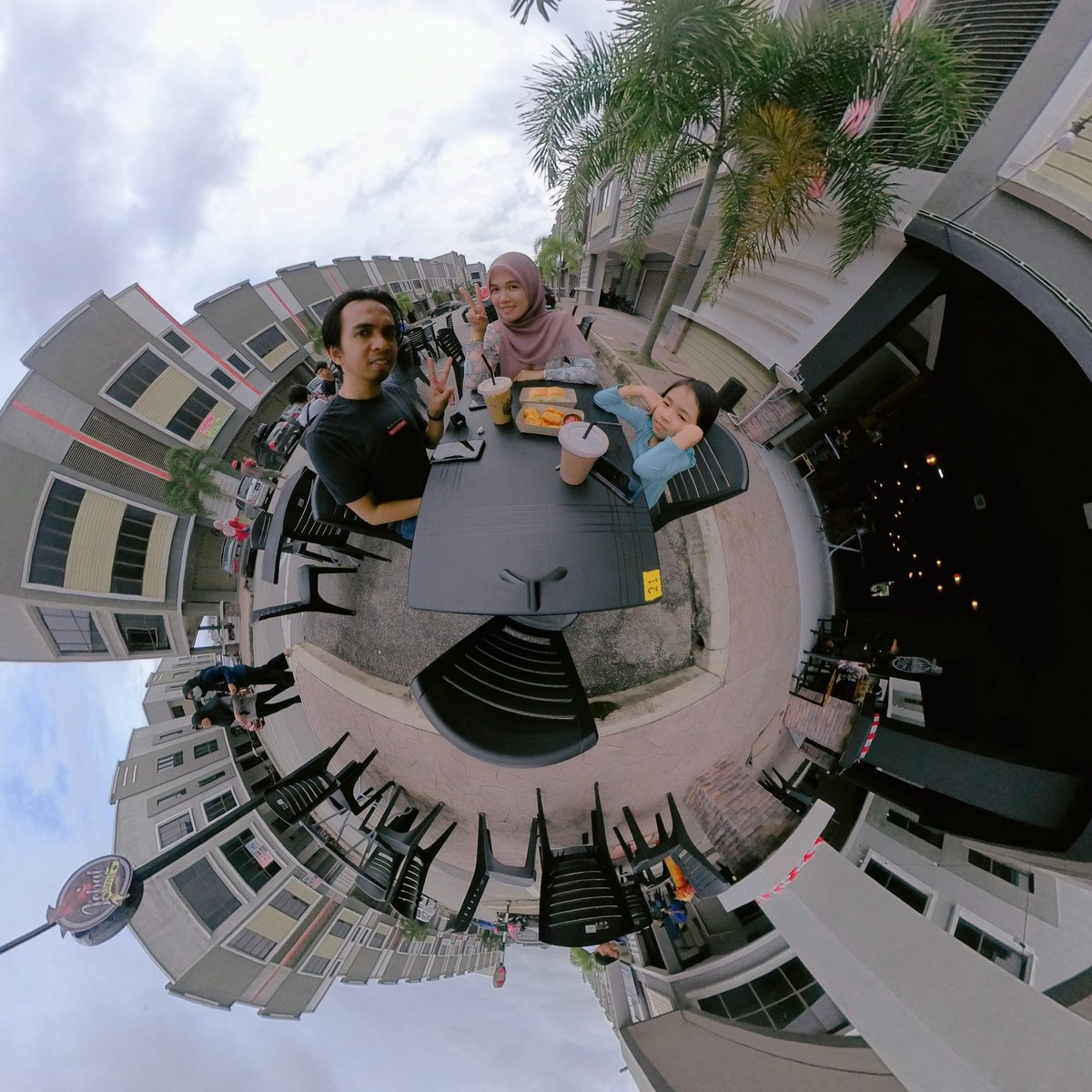 mazlan_hussain's tweet image. Mengopi petang2 camni memang best...😋☕