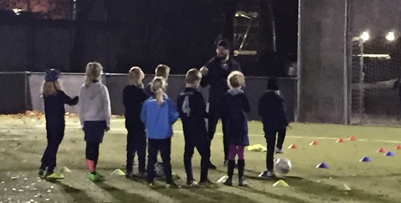 KastrupBoldklub's tweet photo. Nye restriktioner, DBU Vinterbold og Fodboldskole i Kastrup Boldklub 2021.: https://t.co/hvvUZZsokv https://t.co/YjaIMzGf9E
