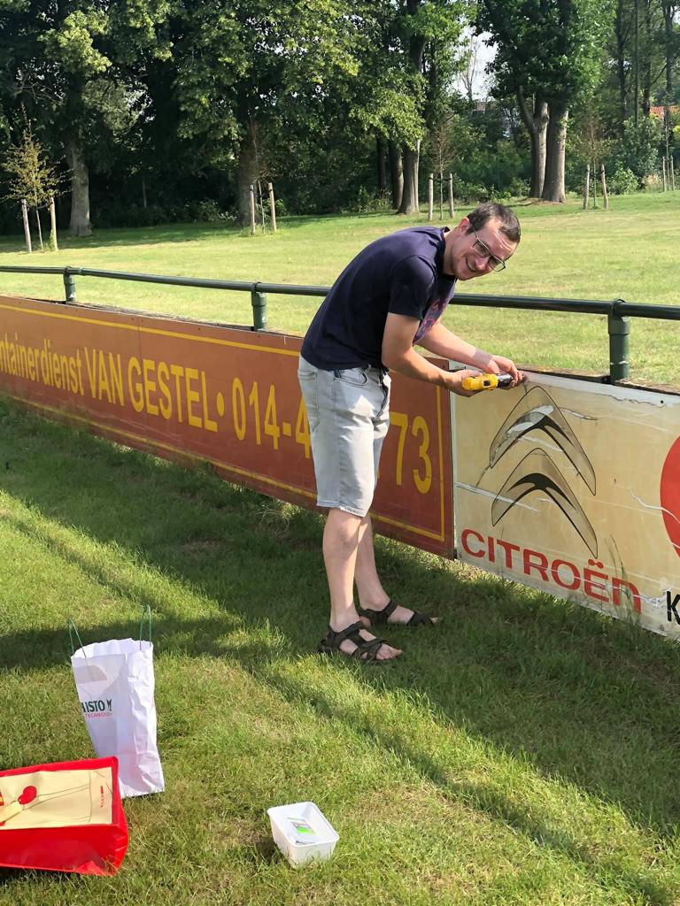 Voetbal_VL's tweet photo. Voetbalvrijwilligers, sommigen onder jullie worden gedwongen om even niet te vrijwilligen. Binnenkort, nog even volhouden, kan je weer kracht putten uit je vrijwilligerswerk 💪 Deze hele Corona-crisis onderstreept nog maar eens hoe betekenisvol het vrijwilligerswerk wel is 💝 https://t.co/sWLmOsszKT