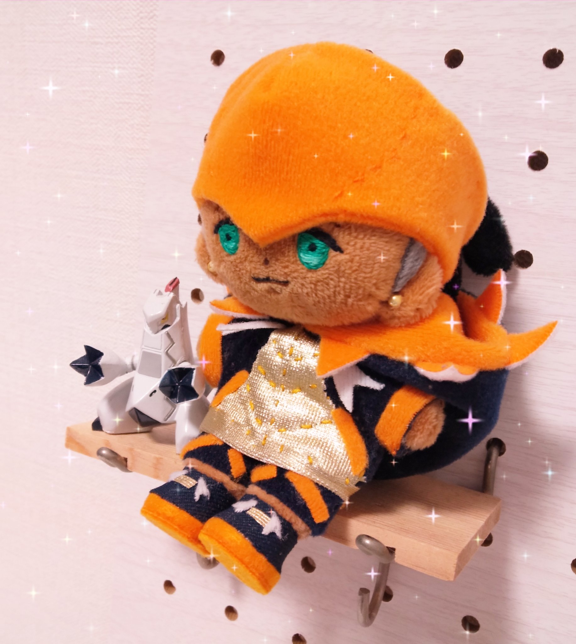 わた 右の方を向いたりできるし チョコレートも持てるし 座るのも上手だし ヘアバンドもとれる T Co Tmqqngm8lh Twitter