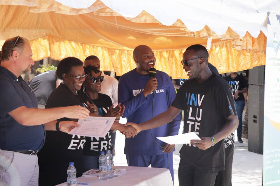 ZMilisic's tweet photo. Today we thank &amp; recognize #Volunteers for their valuable work &amp; sacrifice.

Inspired by passion, volunteers in #Tanzania &amp; other countries play a key role in achieving the #SDGs by taking action to help others &amp; make the world a better place!

@UNVTanzania
#VolunteerDay #UNTZ https://t.co/fhqAwuiNnX