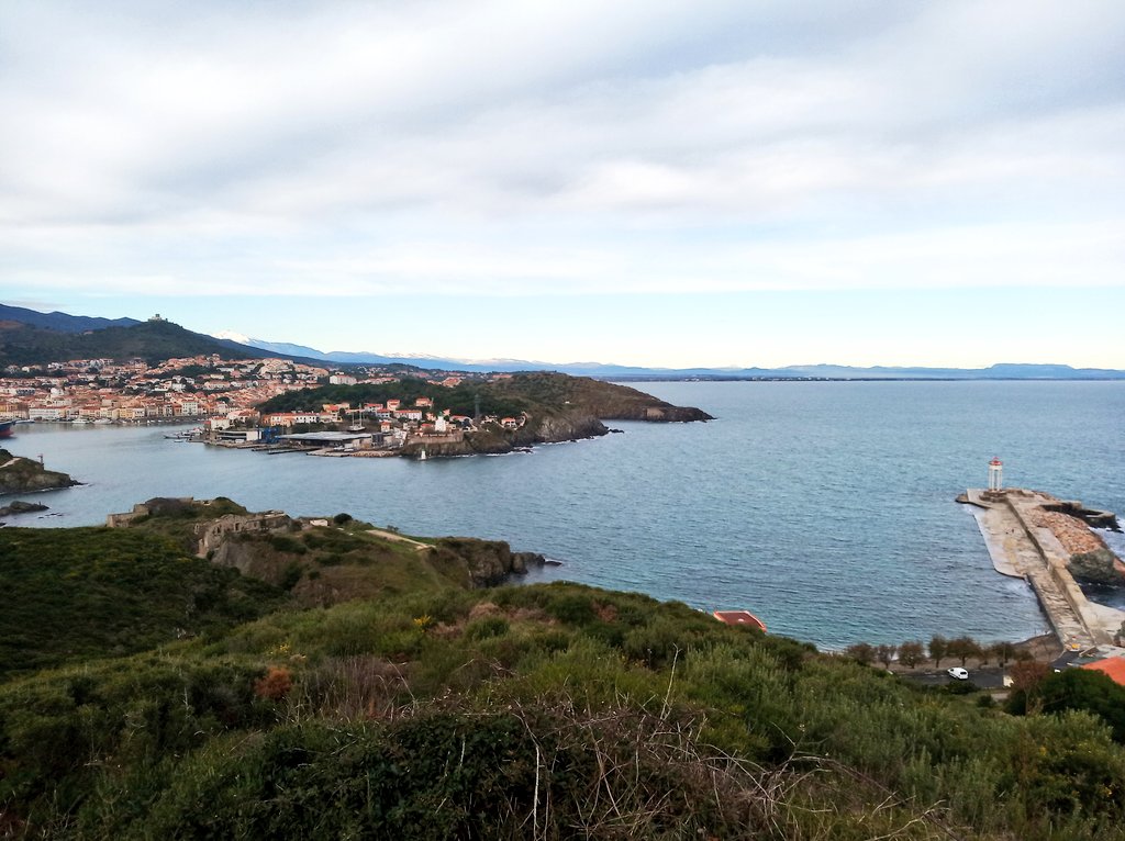🏔️🌊 Port Vendres ... 🏔️🌊 #MagnifiqueFrance <a href="/PatrimoinePO/">♥️PyrénéesOrientales</a> <a href="/Meteo_Pyrenees/">Météo Pyrénées</a> <a href="/Balade_Sympa/">Balade Sympa🏃</a>  #Catalunya #catalogne #pyreneesorientales #cycling #velo