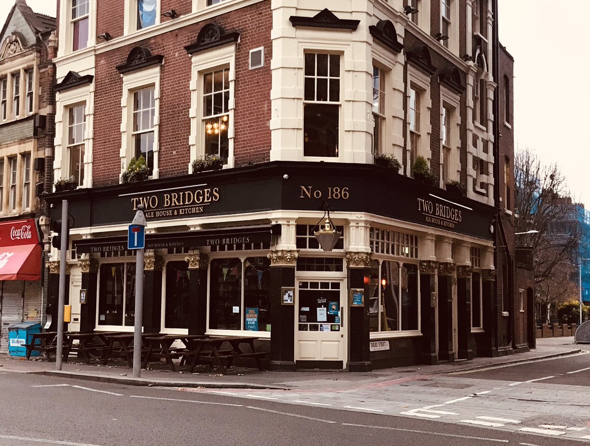 booksandwine76's tweet image. PUB? #TheGeorge #LambTavern #TwoBridges #TheDevonshire