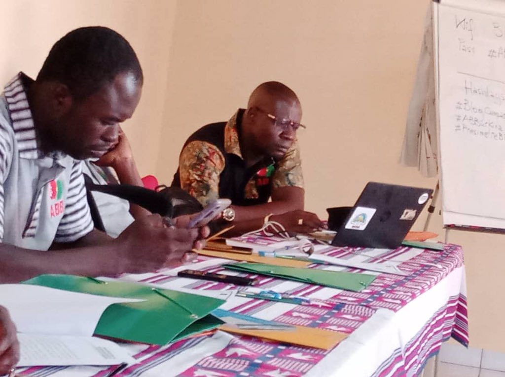 Dieuson1's tweet image. «Blogging &amp;amp; veille citoyenne dans l’ancrage démocratique au #Burkina »: selon Yerbanga de @DiakoniaBF partenaire de @BlogueursBF pour @presimetrebf, les réactions sur les réseaux sociaux sont analysées en conseil des ministres, après chaque émission Dialogue Citoyen #BlogCamp2020