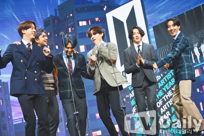 jimintoday__'s tweet photo. <2020 MMA> 수상소감 기사사진 (1)
#BTS #방탄소년단 @BTS_twt https://t.co/tiu2nAr9UT