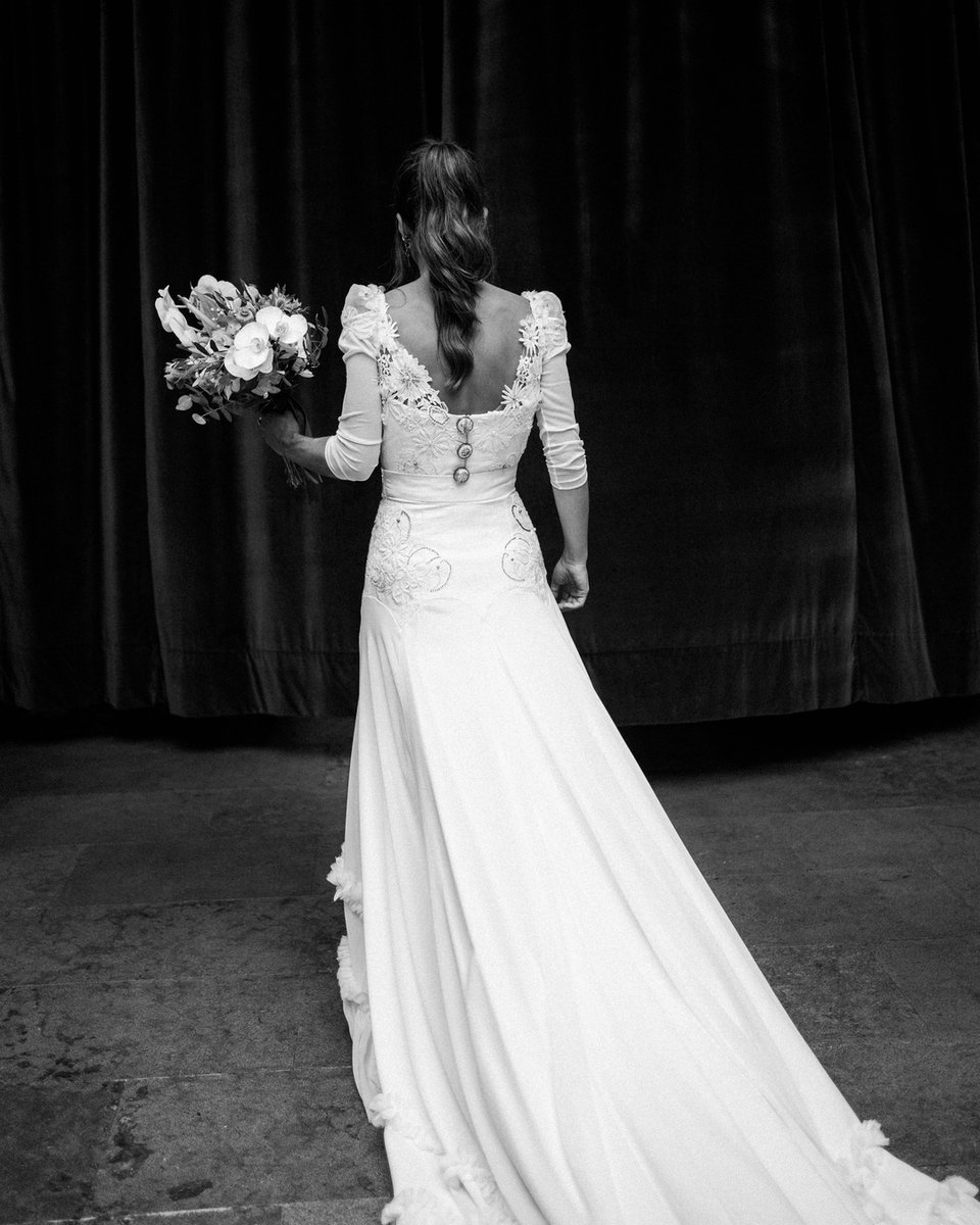 Ya estamos en la recta final de este 2020 tan peculiar al que tenemos ganas de darle la espalda. Y que prometía tanto. Y vaya si prometía. Hemos visto de todo! 

Pero también hemos visto a parejas disfrutar muchísimo de su boda a pesar de todo. Apreciando hasta el más mínim