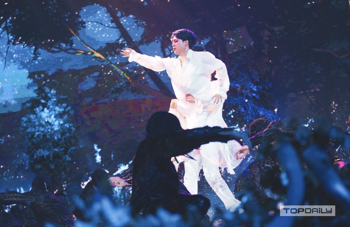 ChimmyMoochii's tweet photo. Io sono ferma qui. Ai Jikook che mi hanno letteralmente sconvolta.
#MMA2020 https://t.co/jjMvHXSpuT