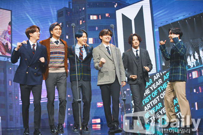 jimintoday__'s tweet photo. <2020 MMA> 수상소감 기사사진 (1)
#BTS #방탄소년단 @BTS_twt https://t.co/tiu2nAr9UT