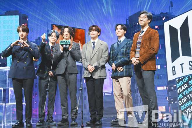 jimintoday__'s tweet photo. <2020 MMA> 수상소감 기사사진 (1)
#BTS #방탄소년단 @BTS_twt https://t.co/tiu2nAr9UT