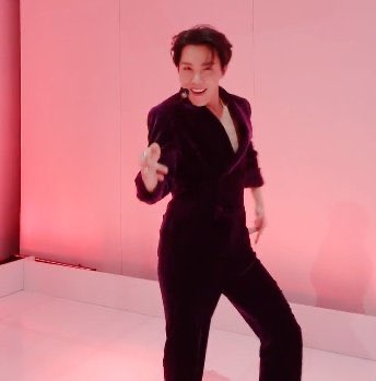 j-hope ♡ tweet media