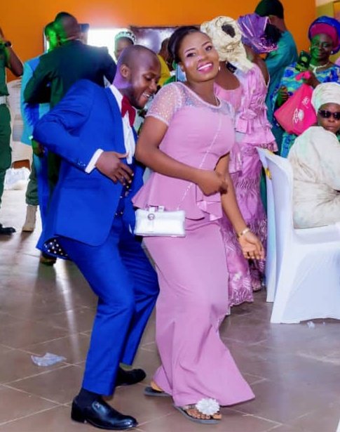 lowocharles's tweet image. How it started VS How it's going
Best man & CBM 2 years later
at BVA2018, DDlovestory2020.
Please I need to be somebody's best man😶🤣 #JowoVideo #LagosByeElections #Grandma #peruzzi #icons #HipHop1MViews
