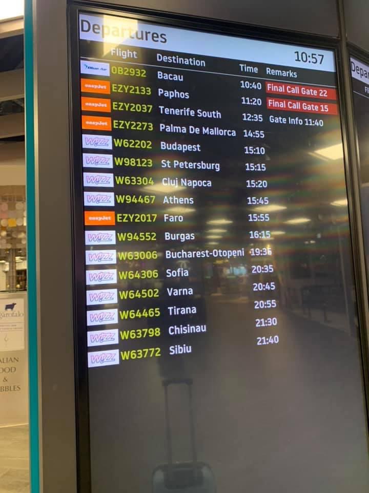 claireobt's tweet photo. 🌴 Yippee on our way to sunny Tenerife

✈️ All checked in and excited for take off 

✅ Social distancing and all precautions being followed and adhered to.

✅ All duty free open but no bars. Just Pret. They knew we were coming.
#travel #airport #COVID19 #travelsafely https://t.co/DFT1EA5Txg
