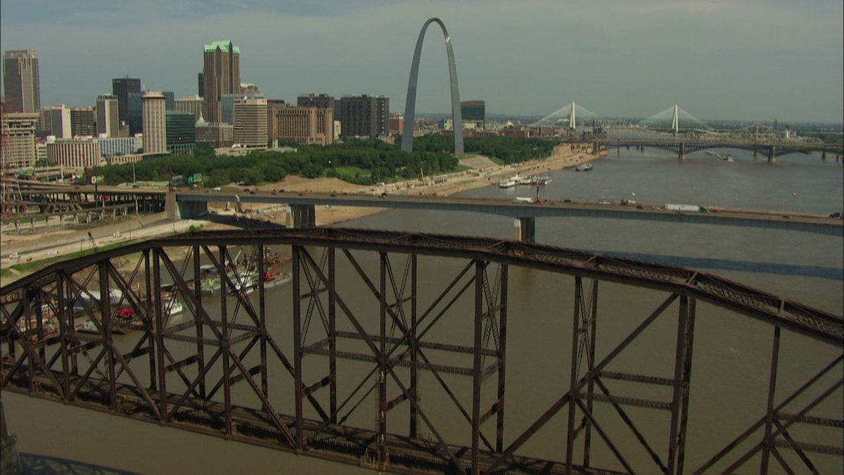 Desde esta hora sobremesa de documentales.

📌 Missouri
📌 Montañas de fuego
📌 ¿Nos hemos inventado a Dios?
