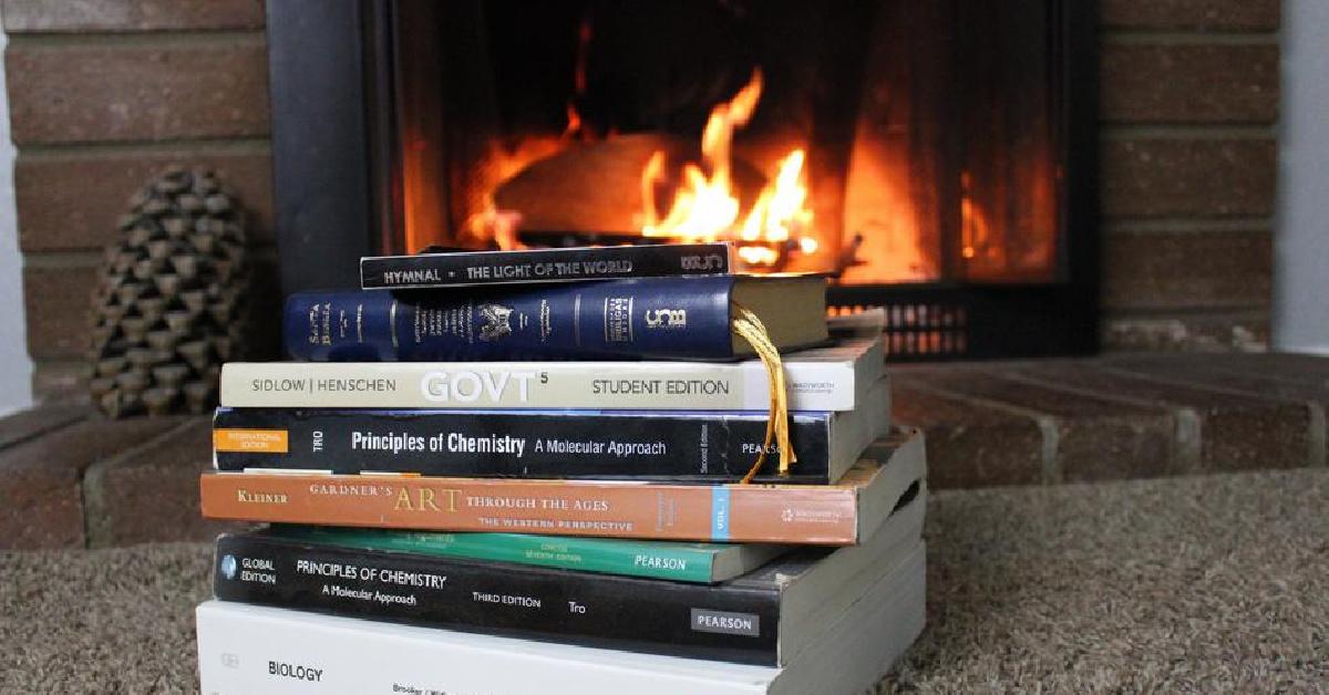 VisitCartersvil's tweet photo. BIG Book Sale today! Many titles, DVDs, Computer Games, $1.00 or less. Shop, then relax with the reindeer or by the water as Lights on the Lake Boat Parade passes by on Allatoona Lake. Today in Cartersville, GA https://t.co/QsVRbngs3r https://t.co/H8Q87Nv4UV