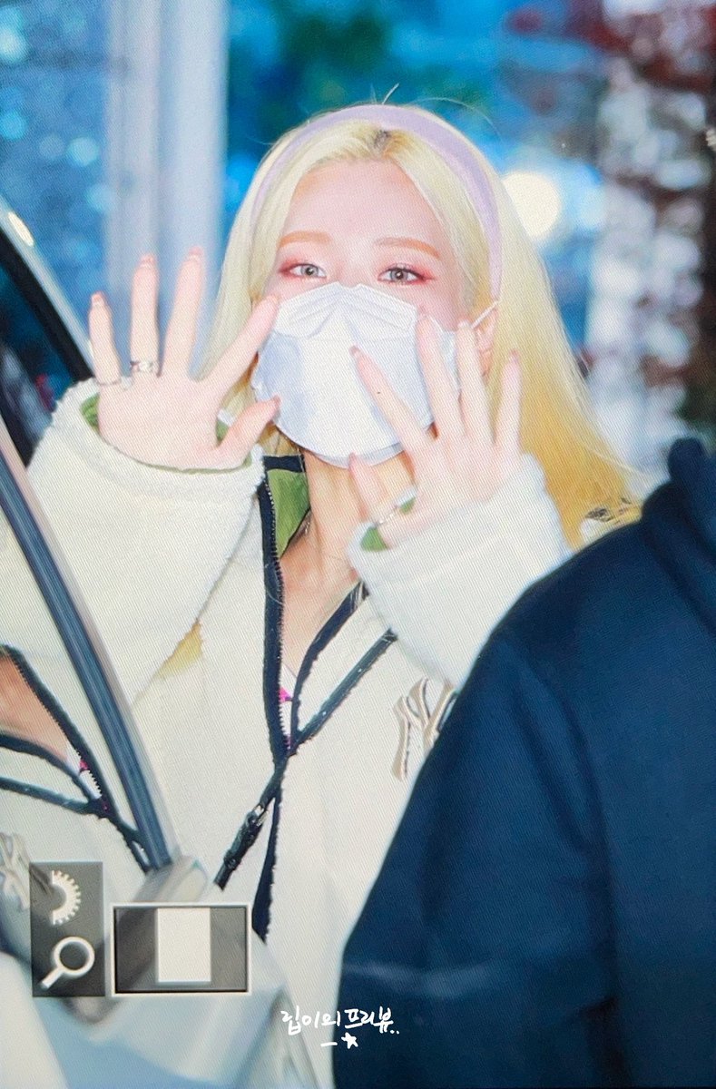 LittleEveryDay1's tweet photo. 201205

사랑둥이 귀염둥이 조심히 가고 잘자🥰

#이달의소녀 #LOONA #김립 #kimlip https://t.co/j0GRVeumlS