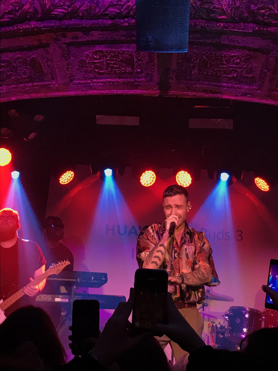 fuckingavocadox's tweet photo. One year ago I was on Liam listening party 🥺 it was a very good day, I saw him there performing few songs and I spent amazing time with the best people 🥺 #lp1 #LPAdventCalendar @LiamPayne https://t.co/q5fYM33Srh