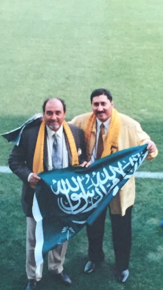 من الماضى الجميل، صورة تجمعنى بالصديق العزيز المرحوم باذن الله الرئيس الذهبى احمد مسعود فى ملعب نادى جوبيلو اليابانى، فى تلك السنه حقق نادى الاتحاد اول بطوله اسيويه فى تاريخه وكانت احدى بطولات الرباعيه الشهيرة.