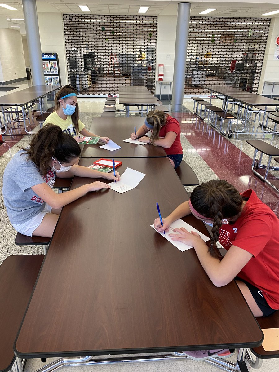 hookri12's tweet image. 1st community service project of the season.  This group of girls is amazing and I am so lucky to coach them. Sending Holiday cards to some very special Police Officers before our team building workout.  Way to go West Basketball Team!  I couldn’t be more proud @WWestMS