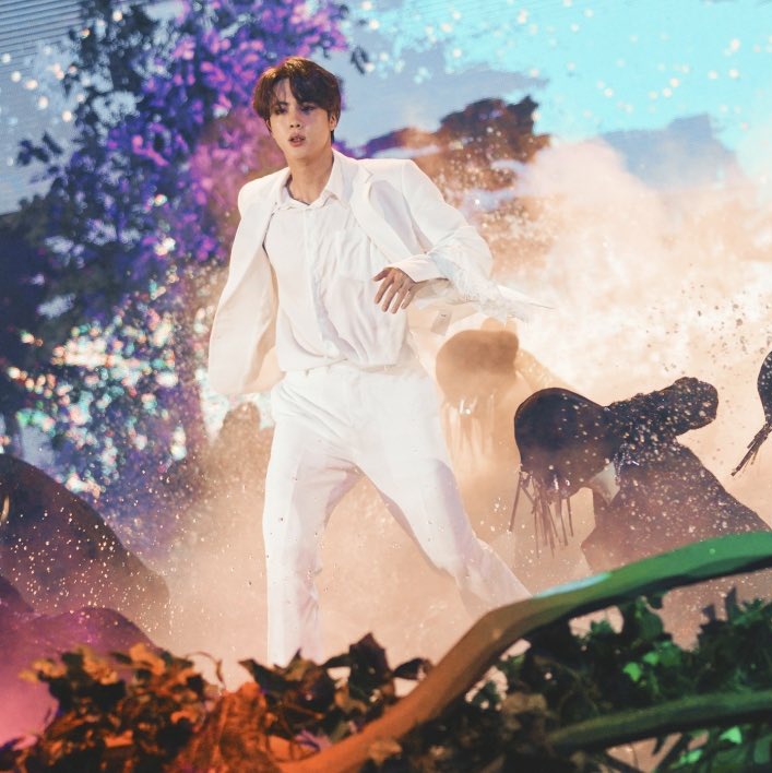 sugadboy's tweet photo. Seokjin y Namjoon parecieran haber salido de una película de fantasía.

@BTS_twt https://t.co/EtiXAlCuKV