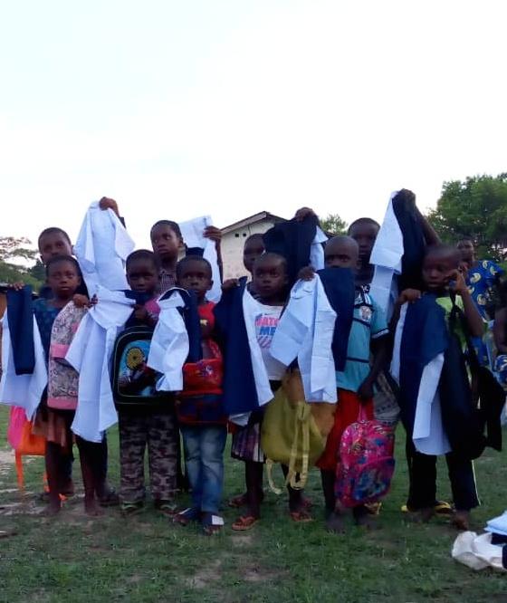 HovcOngd's tweet photo. Les amis de FATSHI ont rendu visite à ces enfants orphelins.
Merci pour votre bonne volonté.
Car il est écrit, qui donne aux faibles prête à Dieu.
PS 41: 1-3. @DeniseNyakeru , @jbluhangu2 https://t.co/WmCMEBxVG1