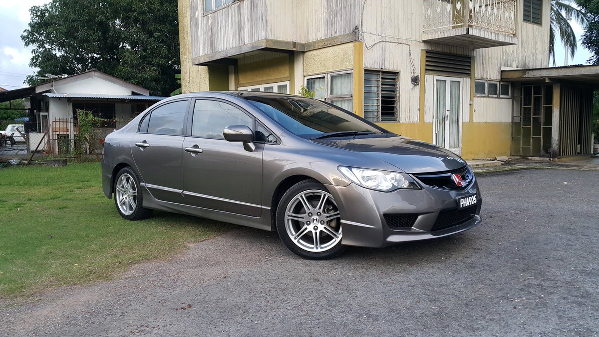 amzarkurin's tweet photo. How i miss this car...
Ye lah eventho ni kereta ayah aku..
Tapi kereta ni jugak la berjasa sat kat aku.
Lebih kurang 2 tahun dok jaga dia. Kira siap upgrade. Minimal make-up.
From Civic 2.0 biasa, convert Type R sikit, jist without big 3 piece spoiler, haha.
#Civic #CivicFD https://t.co/y0guS8upNP