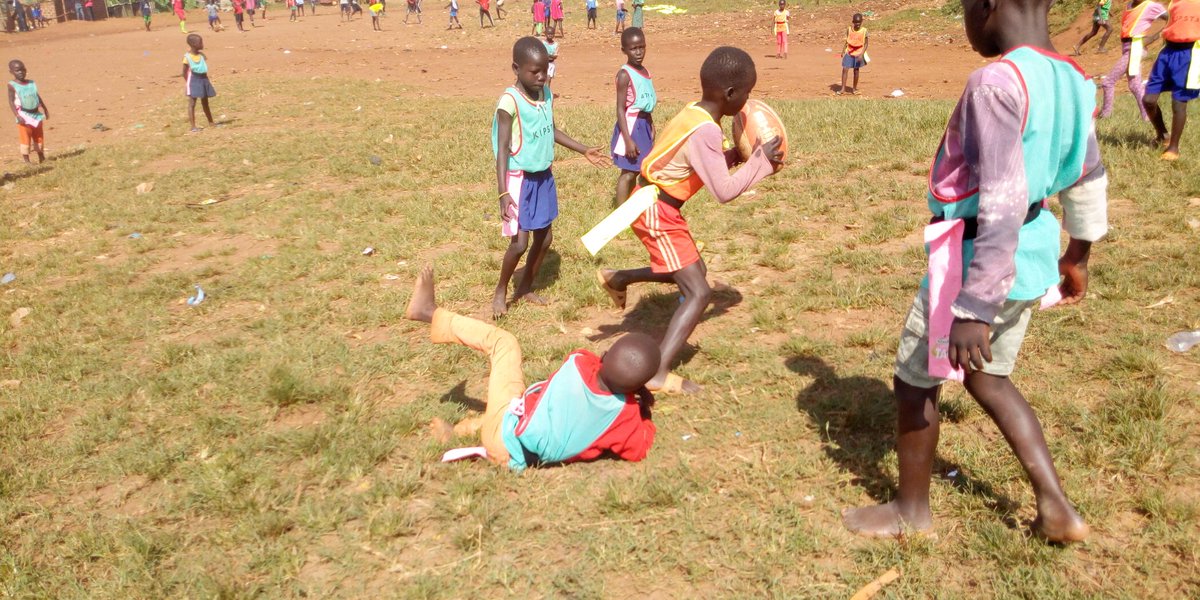 AQRugbyAcademy's tweet photo. #AQRA U10 playing tag rugby.
Balls, bibs, belts, tag belts & cones donated by @KenyanTitch & members of #SpringBoksTagRugby team.
#AcholiQuartersRugbyAcademy https://t.co/sEQwiCdEG6