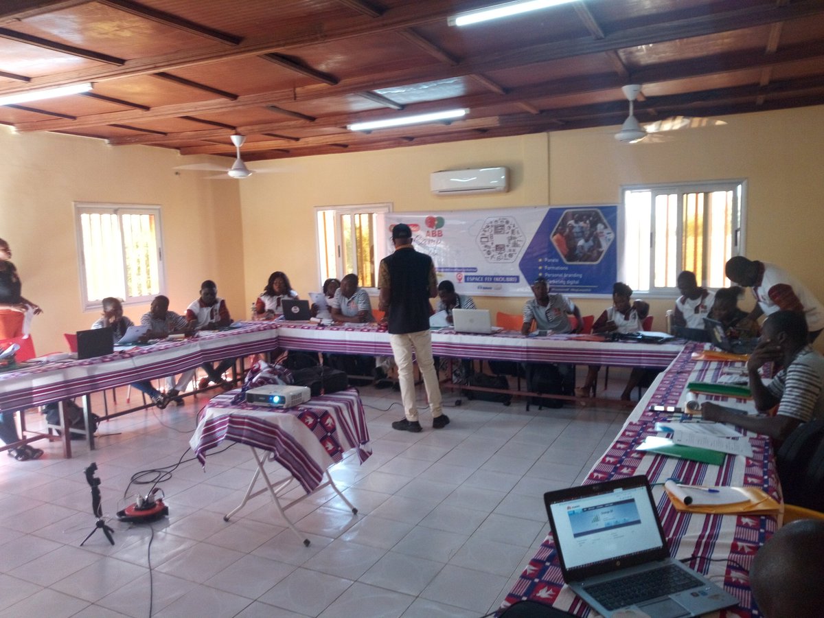 DiroBenoitTOE's tweet image. Nous prenons part du 5 au 6 décembre 2020 au Blog Camp 2020, à Koubri.
Événement d'envergure nationale, organisé par l'Association des Blogueurs du Burkina (ABB) avec le soutien du DIAKONIA
 #BlogCamp2020 #ABBurkina #PresimetreBF @BlogueursBF  @DiakoniaBF @presimetrebf