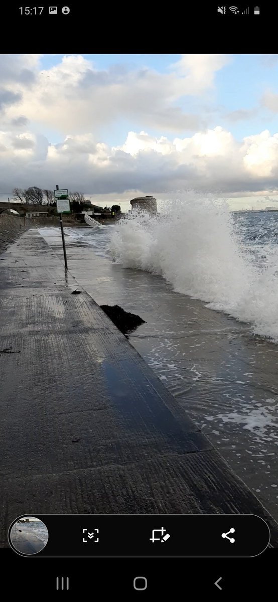 grehango's tweet photo. Day #5/12 - walked along seafront with my dog Molly. Saw lovely strong waves &amp; thought 'waves of happiness' - now perfect with @ElaineGrehan quote today 'Happiness is long walking with your dog' - HF #ISLWalk - in aid of @HFSchoolDeaf1 - 😁🚶‍♀️#islvirtualchristmaswalk  #islrun https://t.co/4H5gMdIFjz