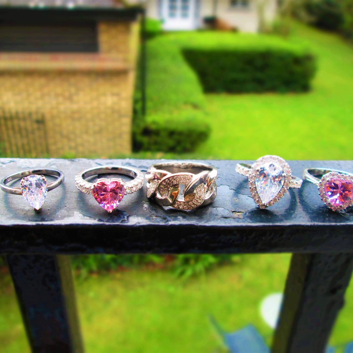 sparklydolls's tweet image. Which #ring ? SparklyDolls.com 🌟💍💎💕🦄 

#rings #ringsilver #pinkring #haloring