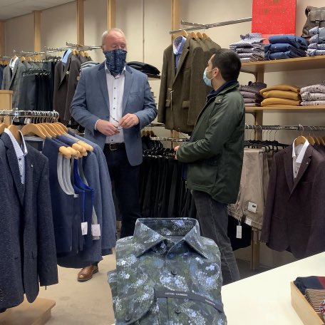 Great to see Knowle so busy today, lots of Christmas shopping being done in the village!  #SmallBizSatUK