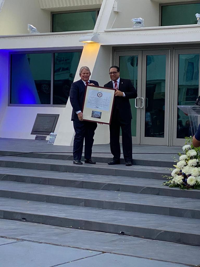 moseskMLA's tweet photo. The House of Parliament officially opened. The Hon. Deputy Premier receives a Symbolic Caymannite key to the House of Parliament, the key was commissioned by local artisan Horacio Esteban and a commerative painting commissioned by local artist Gordon Solomon. https://t.co/r4m98WChke