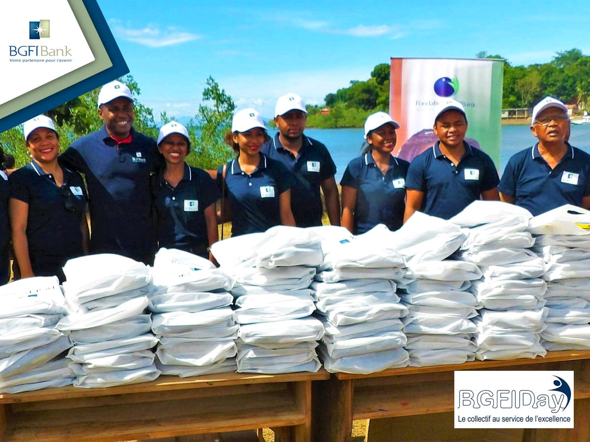 GroupeBGFIBank's tweet photo. Aujourd'hui, comme tous les ans depuis 2015, les collaborateurs du Groupe BGFIBank sont mobilisés pour le #BGFIDay. Cette journée où ils sont invités à s’engager volontairement, en mettant à profit leur temps et leur générosité au service des communautés.
#BGFIDay
#BGFIBank https://t.co/nbVRdBJDks
