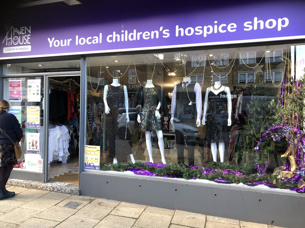 PushGill79's tweet photo. Why not grab an Xmas gift at one of @HavenHouseCH retail shops where you’ll always be greeted with smile! #xmasqueues #busyinLoughton #xmaswindows https://t.co/QFgu99RUhH