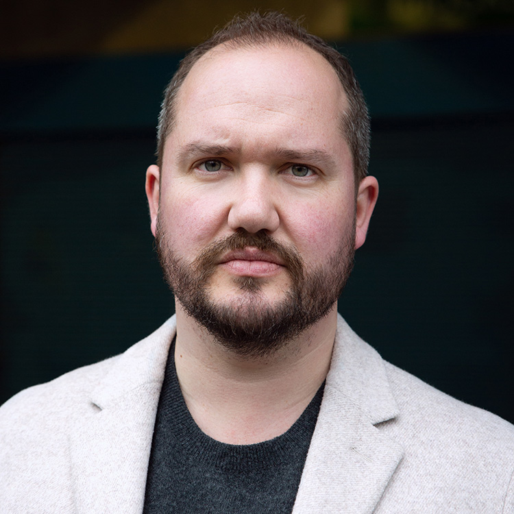 Henry Blake, County Lines: You're Going to Have Two Safe Words

"I want [the audience] to feel like they’ve had a couple layers of their eyes peeled off."

leopard.news/2020/12/04/hen…