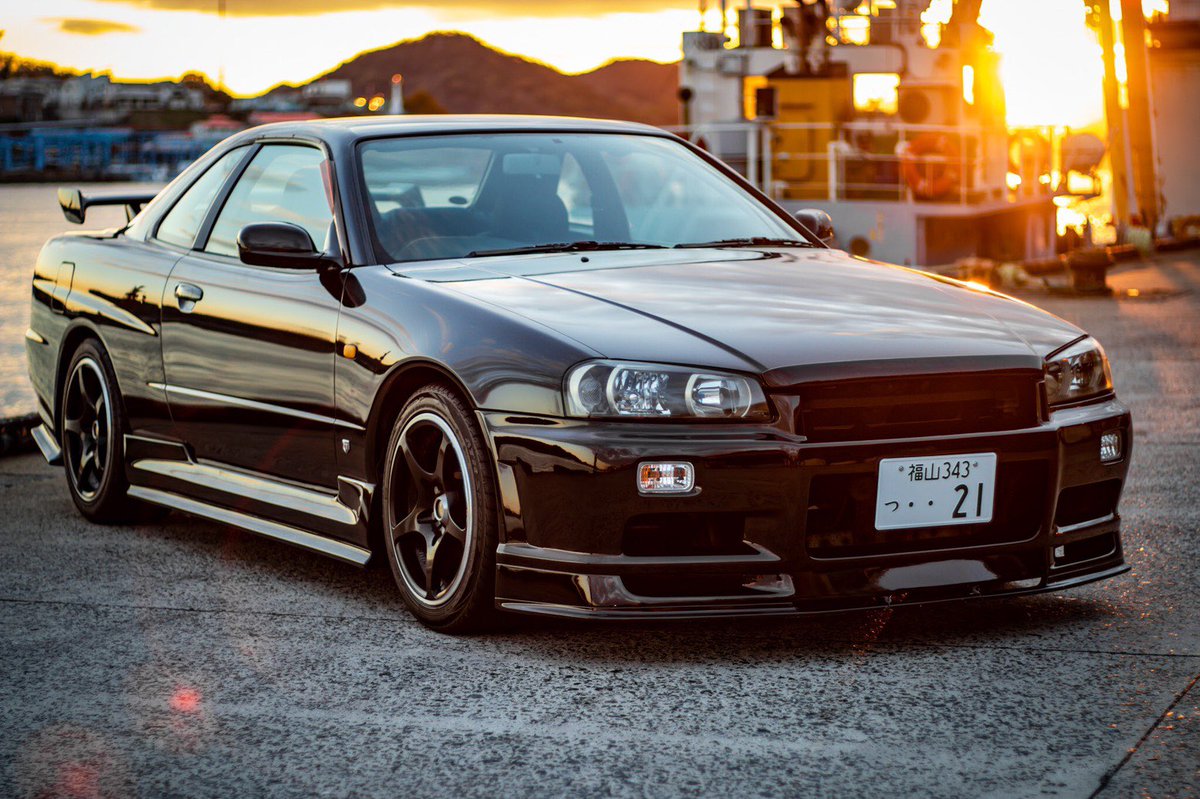 Ryo02803472's tweet photo. 広島でこんな車やバイク乗ってます！
ドライブ仲間欲しいです！笑
フォローよろしくお願いします！

#スカイライン
#er34
#アルファード
#ZRX1100 https://t.co/TheBbaMiqw