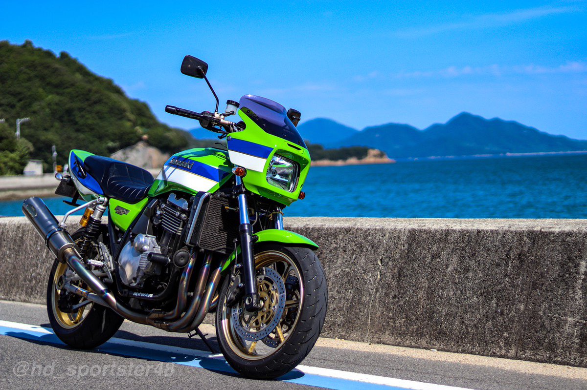 Ryo02803472's tweet photo. 広島でこんな車やバイク乗ってます！
ドライブ仲間欲しいです！笑
フォローよろしくお願いします！

#スカイライン
#er34
#アルファード
#ZRX1100 https://t.co/TheBbaMiqw