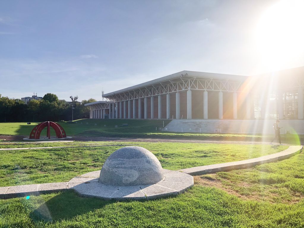 ExploraLeon's tweet photo. Hermosa postal del Centro de Ciencias Explora para iniciar con mucha energía el fin de semana ☀️ ¡Excelente día!
#JardinDelSistemaSolar #ExploraLeon https://t.co/ttvLqnxLcJ