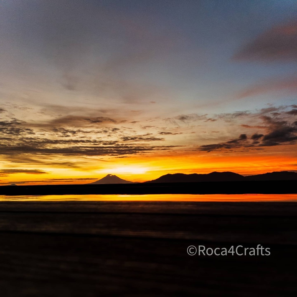 roca4crafts's tweet photo. Edición móvil con @lightroom
Tomado con S9+ @samsunglatin
.
.
.
.
.
.
.
.
.
.
.
.
#ElSalvador #landscapephotography #sunrise #lightchasers #natgeolatam #landscapestyles #sun #instagood #instasivar #earthpic #landscapes #volcano #instasv #svpro #instalpg … https://t.co/3DDvtIfy72 https://t.co/Ed7BnvoHlI