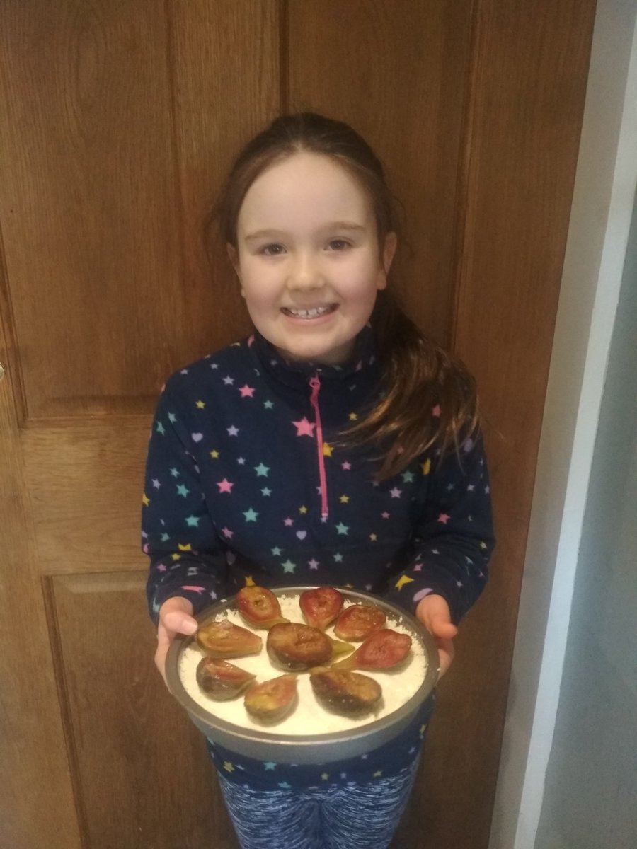 sciencesisters3's tweet photo. Thank you @ExRdFestival a brilliant session -today we learnt the science behind making cheese and now we can eat our ginger and fig cheesecake. https://t.co/Y6HSWAaXyT